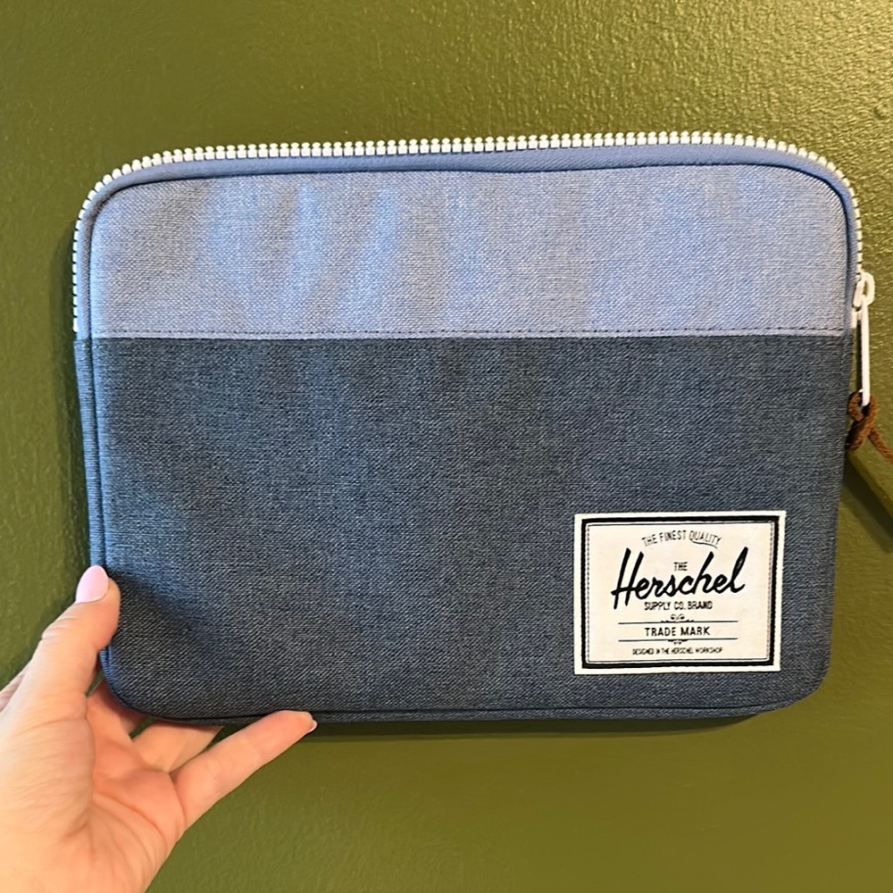 Hershel iPad sleeve with zipper.